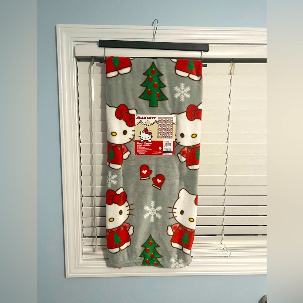 Hello kitty Christmas Throw !